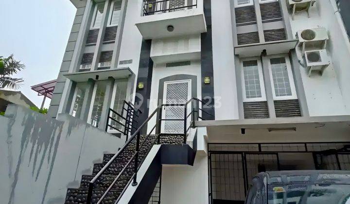 Rumah 3 Lantai Dalam Cluster Di Mampang Prapatan Jakarta Selatan 2