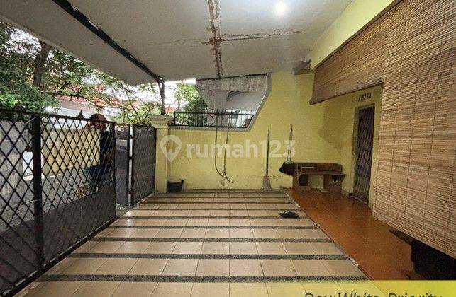 Rumah Strategis Dekat Kampus Stan Bintaro, Tangerang Selatan 2