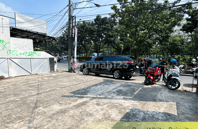 RUKO 2 LANTAI LOKASI STRATEGIS DI JALAN RAYA BINTARO, TANGERANG SELATAN 2