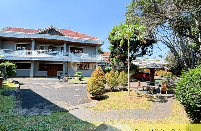 Rumah Asri Dengan Halaman Luas Di Cikini Bintaro, Tangerang Selatan 1