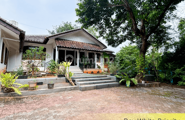 Rumah Hitung Tanah Dengan Halaman Luas Di Pejaten Timur, Jakarta Selatan 2