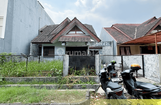 Rumah Tua Hitung Tanah Dalam Komplek Giriloka Bsd City, Tangerang Selatan 1