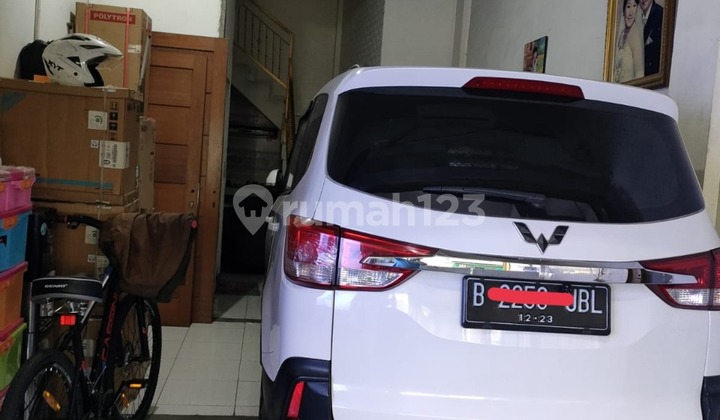 For sale 3-story house with SHM (certificate) in Jembatan Lima, busy access