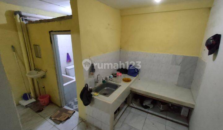 Disewakan Rumah 3 lantai Bagus lokasi strategis  3
