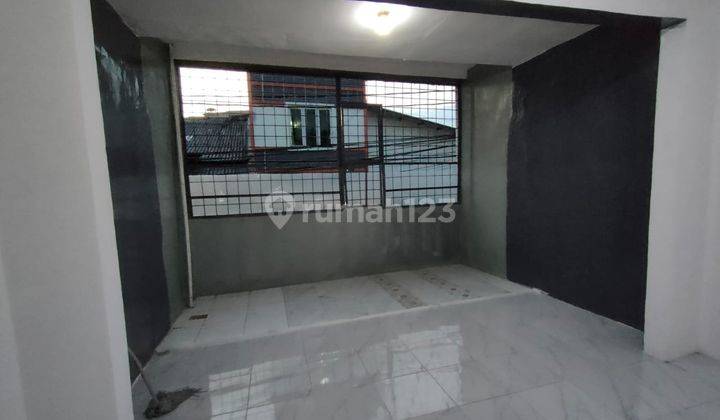Disewakan Rumah 3 lantai Bagus lokasi strategis  6