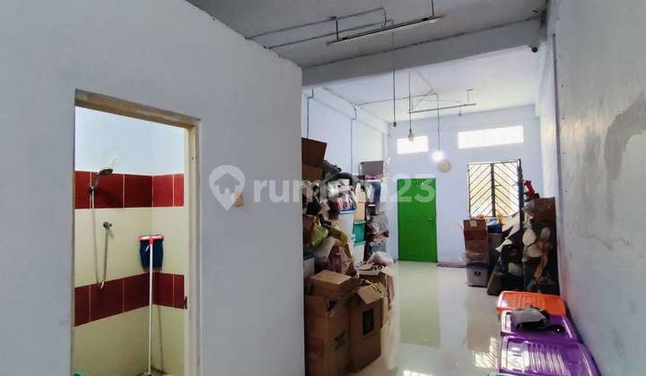 Nice House in Jembatan Lima Busy Location for Shop Business