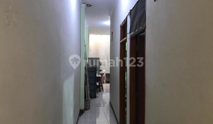 House in Petojo Near Tanah Abang Access for 2 Cars 2