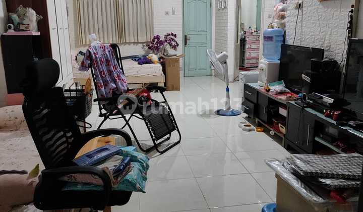 Nice House Busy Location Suitable for Shop Business at Jembatan 5
