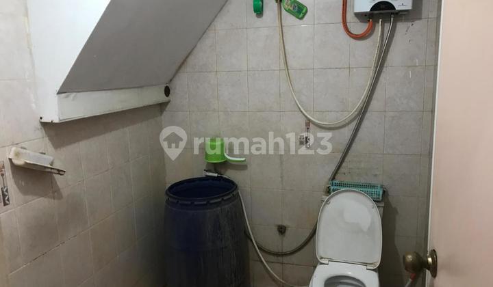 House in Petojo Near Tanah Abang Access for 2 Cars 1