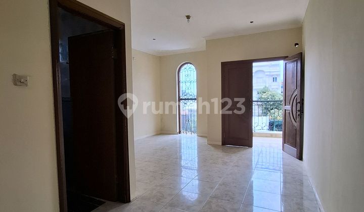 House Near the City Jl. Gajah Mada and Jembatan Lima