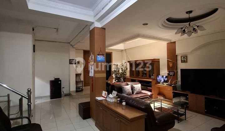 Rumah Strategis Dekat Ke Kota Dan Tanah Abang