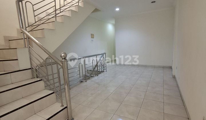 Nice House in a Quiet and Safe Complex Nice House in a Quiet and Safe Complex