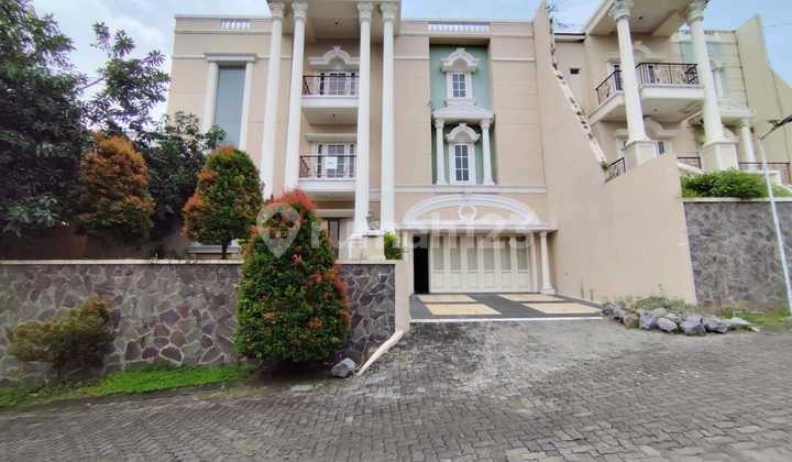 For Sale / For Rent 3-Story Luxury House in New Villa Esperanza Ngaliyan, Semarang