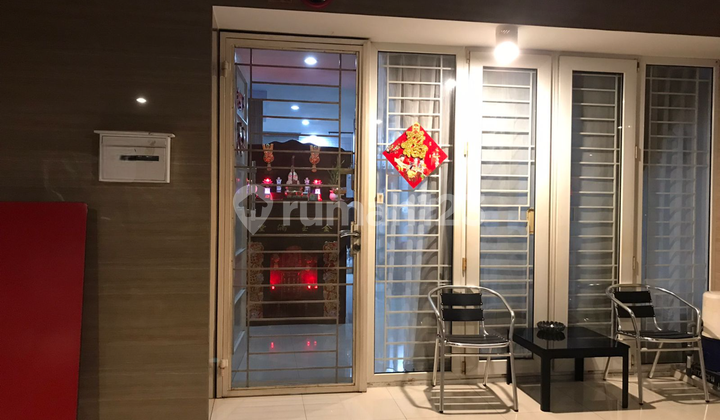 DIJUAL RUMAH 2.5 LANTAI DI GREEN COURT 1