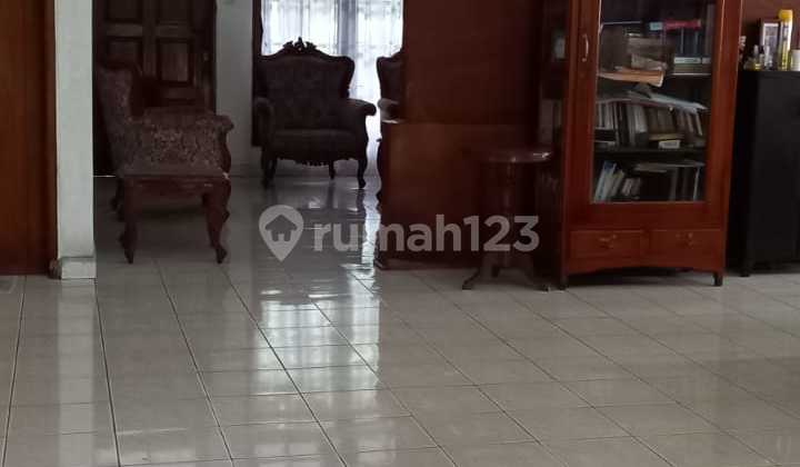 FOR SALE WELL-MAINTAINED OLD HOUSE LAND INCLUDED IN KEBON JERUK 2