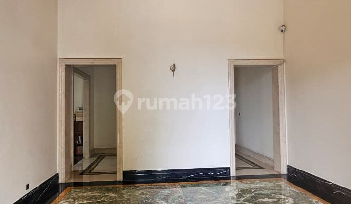 DIJUAL RUMAH MEGAH 3 LANTAI DI KEDOYA 2