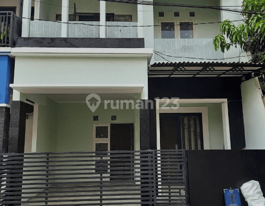 RUMAH MANGGA BESAR 3 LANTAI SIAP HUNI JAKARTA PUSAT 1