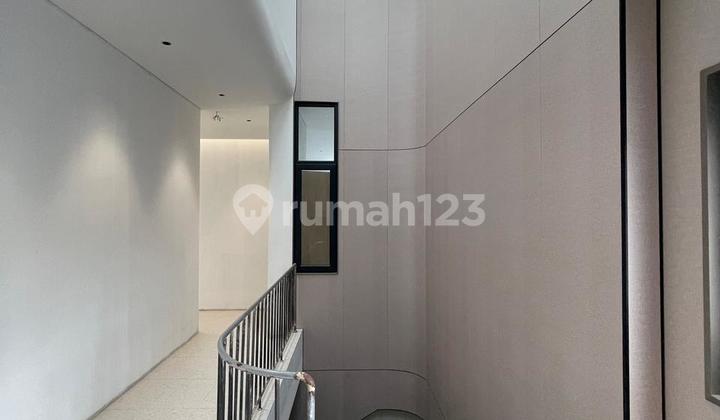 DIJUAL RUMAH 3 LANTAI SEMI FURNISHED DI CENGKARENG 2