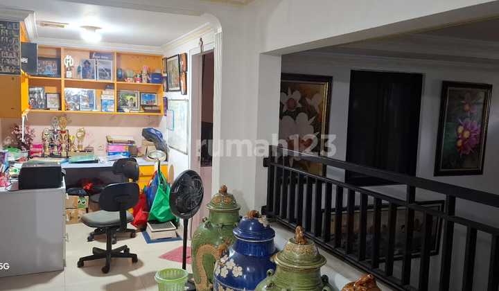 DIJUAL RUMAH 3.5 LANTAI SEMI FURNISHED DI CENGKARENG