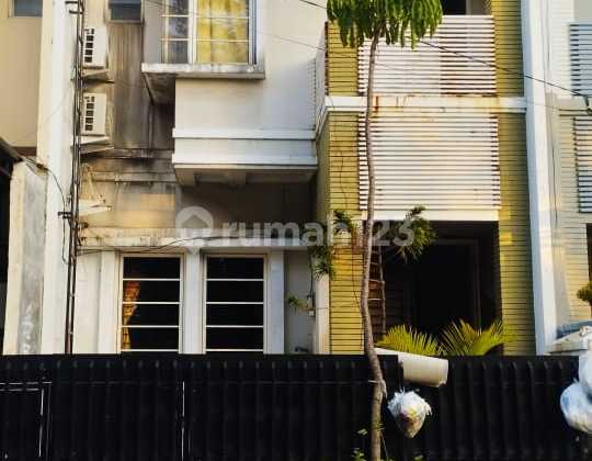 DIJUAL RUMAH TAMAN SEMANAN INDAH