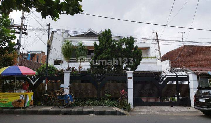 Dijual Rumah Kondisi Baik Terawat di Jl. Brigjend Slamet Riyadi, Malang 1