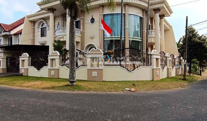 Rumah Mewah di Perumahan Elit Araya, Blimbing Malang 1
