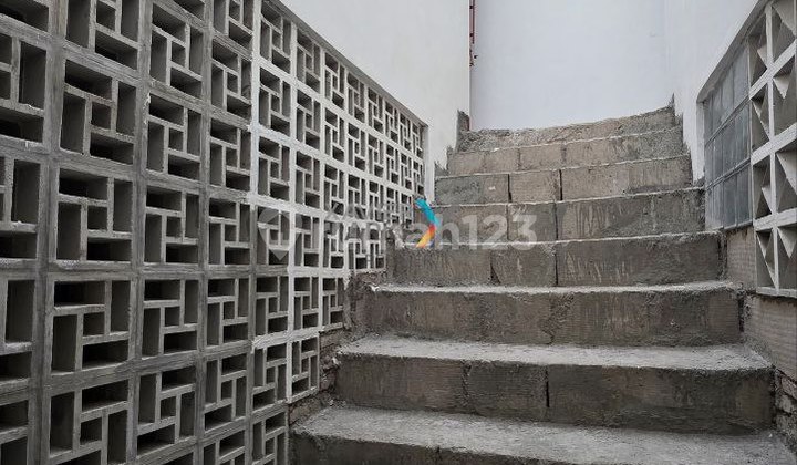 Bangunan Ruko di Jalan Raya Candi, Lowokwaru, Dinoyo Malang