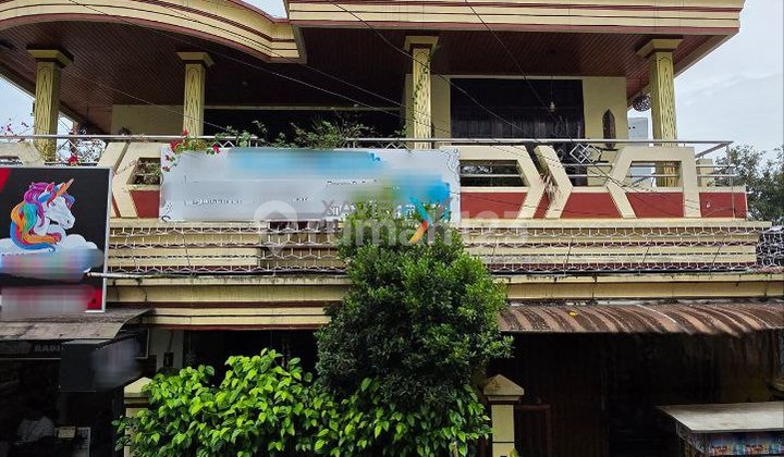 Rumah di Jalan Patimura, Temas Batu