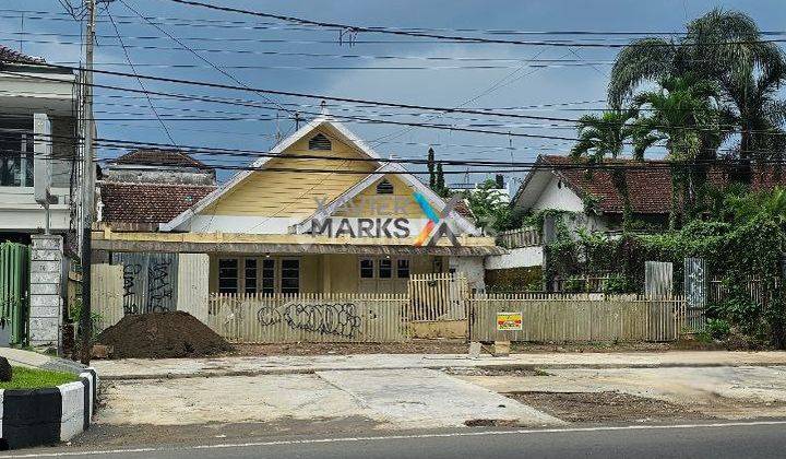 Rumah Lama di Nol, Poros Jalan Raya Dieng, Klojen, Malang 1