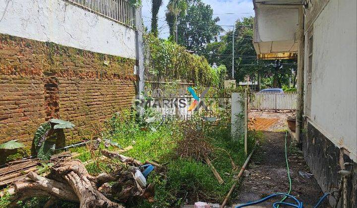 Rumah Lama di Nol, Poros Jalan Raya Dieng, Klojen, Malang 2