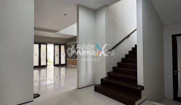 Rumah Modern + Pool di Boulevard Cluster Golf Kota Araya, Blimbing Malang 2