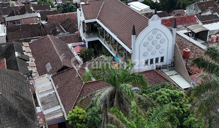 Rumah Villa Full Furnished di Tengah Kota, Area Jaksa Agung Suprapto, Klojen Malang