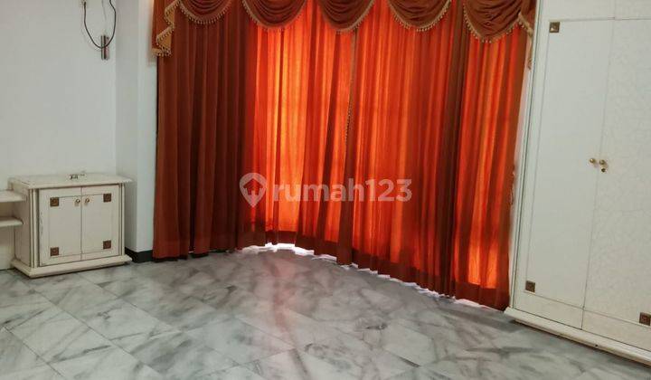 Rumah 2 Lantai Bagus Unfurnished di Kertajaya Indah, Surabaya 2