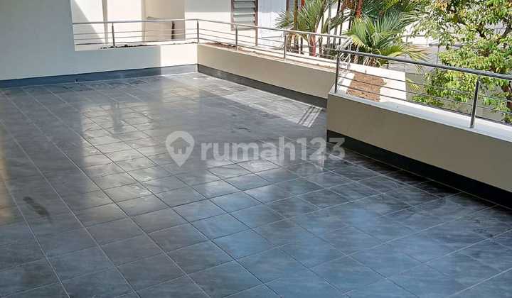 Rumah 2 Lantai Bagus Unfurnished di Kertajaya Indah, Surabaya 5