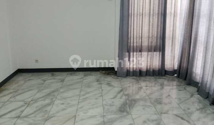 Rumah 2 Lantai Bagus Unfurnished di Kertajaya Indah, Surabaya 6