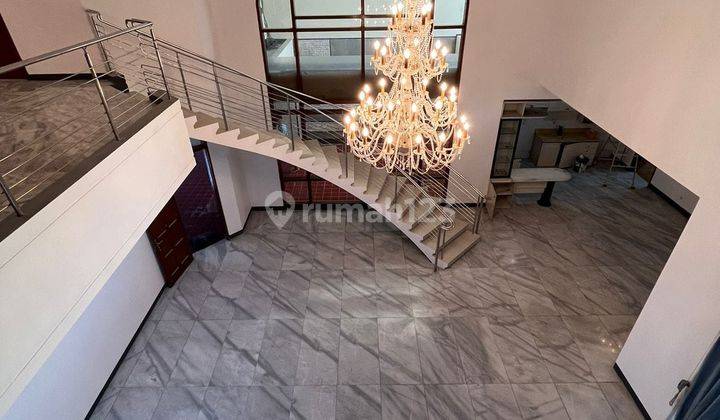Rumah 2 Lantai Bagus Unfurnished di Kertajaya Indah, Surabaya 13