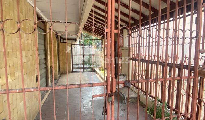 Di Jual Rumah 2 Lantai , Lokasi Dipusat Ramai Dan Strategis 1