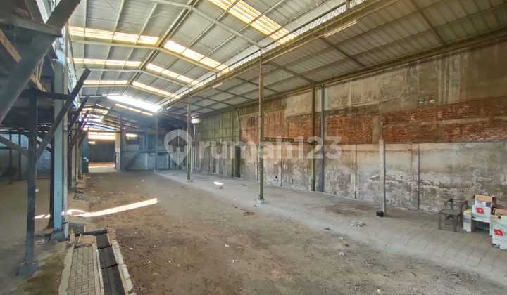 gudang tengah kota jarang ada, cocok untuk penyimpanan barang2 anda 2