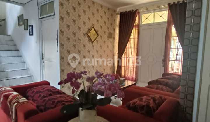 Rumah 2 Lantai Cakep Kotawisata 2