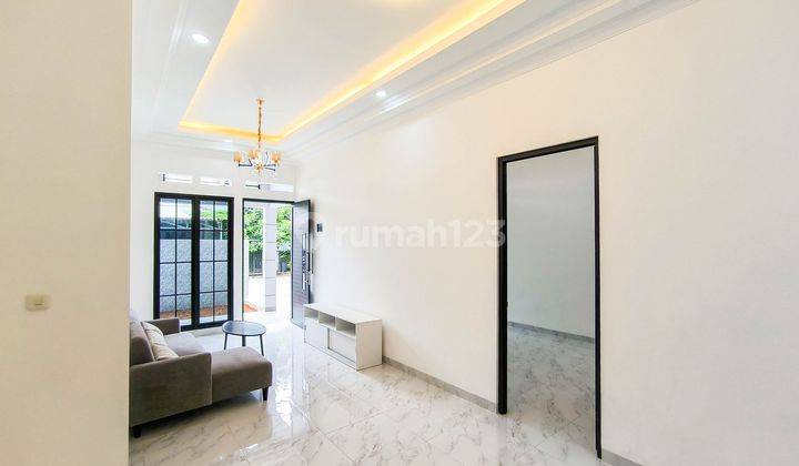 Rumah LT 144 SHM Semi Furnished 15 menit ke The Breeze BSD City J28344 2