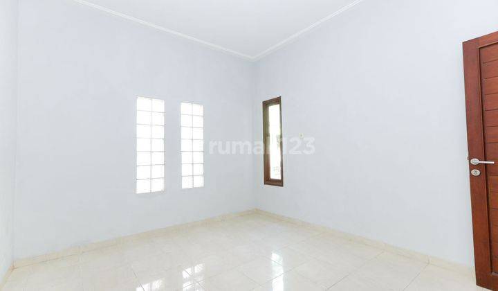 Rumah Cantik Semi Furnished 2 Lt Bisa Nego 15 menit ke Stasiun Pondok Cina J21131 2