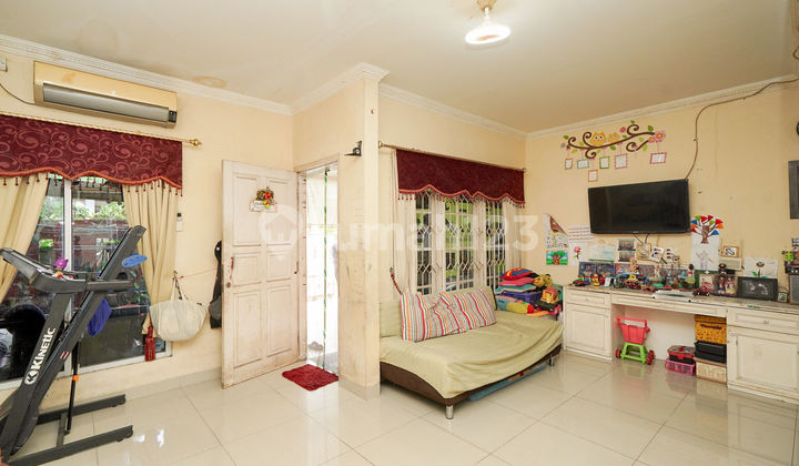 Strategic House 8 Minutes to Summarecon Mall Bekasi Flood-Free J36870 Strategic House 8 Minutes to Summarecon Mall Bekasi Flood-Free J36870