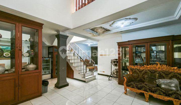 Rumah 7 Kamar Tidur Hadap Selatan 13 Menit ke Depok Town Center Siap KPR J-34259 2