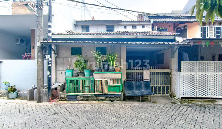 Rumah Hadap Timur dekat Lippo Mall Puri Siap Huni Dibantu KPR  J-34898