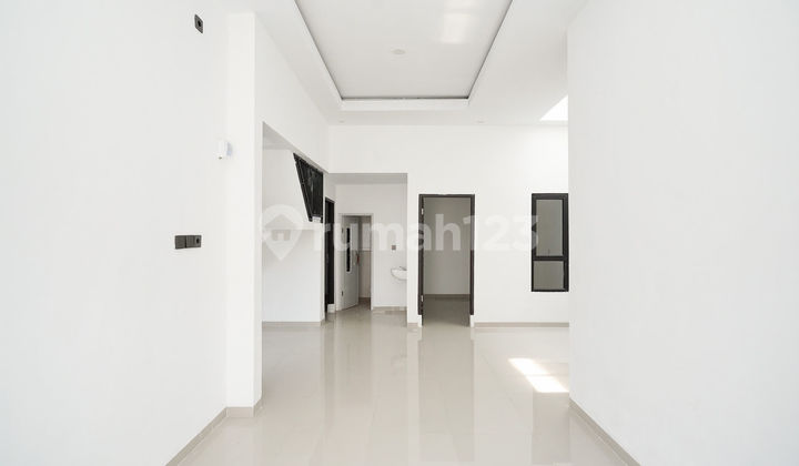 Rumah Minimalis 15 Menit ke Summarecon Mall Bekasi Bebas Banjir J37500 2