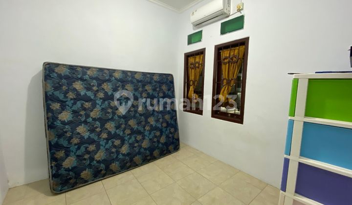 Strategic House 13 Minutes to Jatiwarna 2 Toll Gate Flood-Free J35401 Strategic House 13 Minutes to Jatiwarna 2 Toll Gate Flood-Free J35401