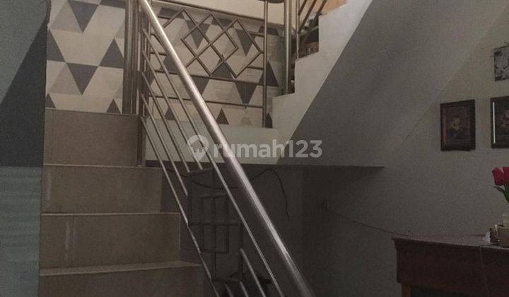 Rumah Hadap Timur 5 Kamar Tidur 15 menit ke Plaza Metropolitan J30541 2