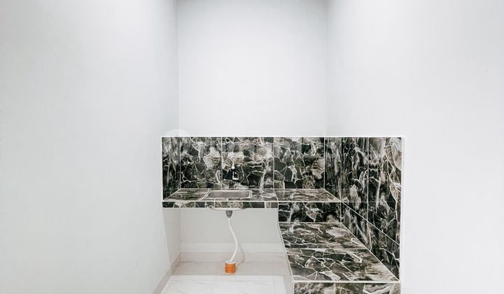 Strategic House 3 BR 15 Minutes to Summarecon Mall Bekasi Facing North J37973 Strategic House 3 BR 15 Minutes to Summarecon Mall Bekasi Facing North J37973