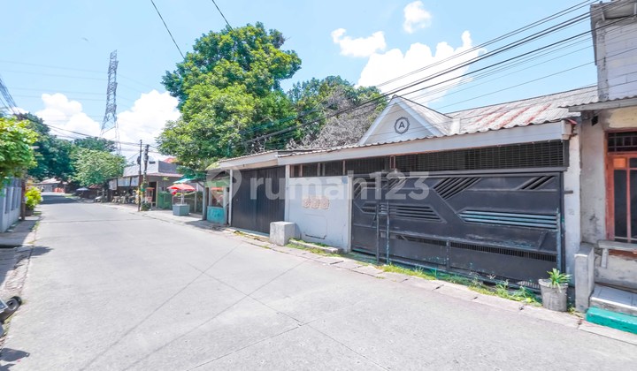 Spacious Strategic House 8 Minutes to Depok Town Center Mall with KPR J-38634 Assistance Spacious Strategic House 8 Minutes to Depok Town Center Mall with KPR J-38634 Assistance