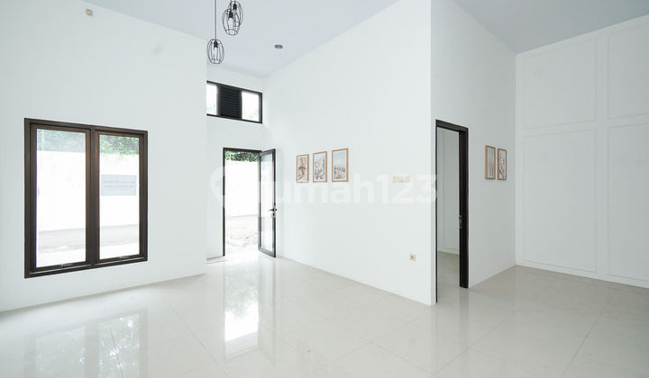 Spacious Strategic House 10 Minutes to Ciputra Cibubur Mall with KPR J-37928 Assistance